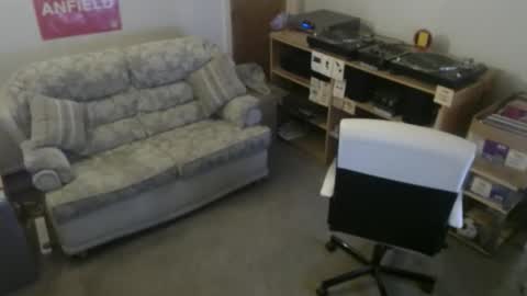 Snapshot of sweetlouise69 chatting on 12-31-24, 07:51 sweetlouise69 online show from 12-31-24, 07:51