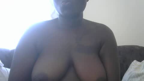 Snapshot of sweetluchi chatting on 10-28-25, 05:55 Luchi and bloomy online show from 10-28-25, 05:55