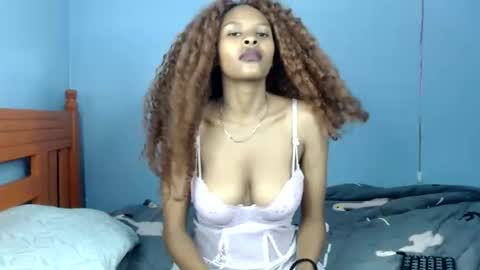 Snapshot of sweetly_diva chatting on 06-07-26, 11:36 Diva online show from 06-07-26, 11:36