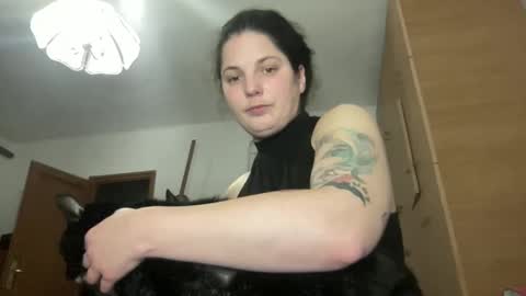 Snapshot of sweetmandyy chatting on 02-11-25, 06:01 sweetmandyy online show from 02-11-25, 06:01