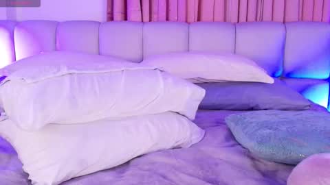 Snapshot of sweetmoon13 chatting on 10-17-25, 08:33 LUNA online show from 10-17-25, 08:33