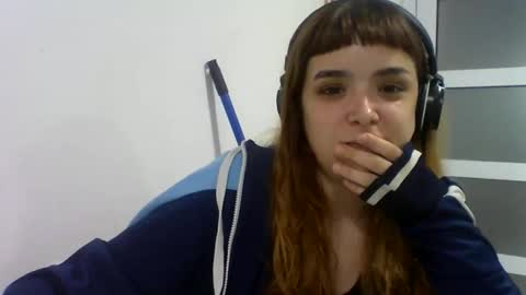 Snapshot of sweetmoonns2 chatting on 10-19-25, 01:17 sweetmoonns2 online show from 10-19-25, 01:17
