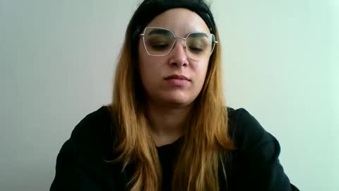 Snapshot of sweetmoonns2 chatting on 10-20-25, 06:30 sweetmoonns2 online show from 10-20-25, 06:30