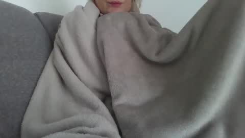 Snapshot of sweetmysteryofthenight chatting on 11-21-25, 12:04 Lil online show from 11-21-25, 12:04