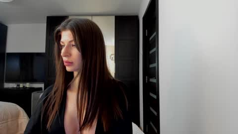 Snapshot of sweetndcrazy chatting on 01-07-25, 07:31 Nicole online show from 01-07-25, 07:31