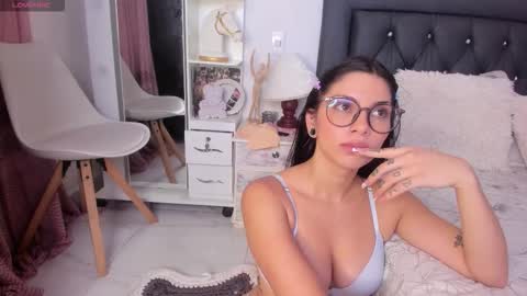 Snapshot of sweetnicky1 chatting on 11-26-25, 07:59 sweetnicky1 online show from 11-26-25, 07:59