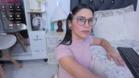 Snapshot of sweetnicky1 chatting on 01-05-26, 07:28 sweetnicky1 online show from 01-05-26, 07:28