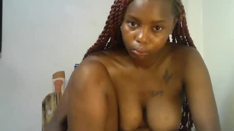 Snapshot of sweetrall chatting on 07-21-26, 02:03 Lilly online show from 07-21-26, 02:03