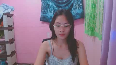 Mia online show from 05-02-26, 12:21