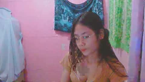 Mia online show from 05-17-26, 01:18
