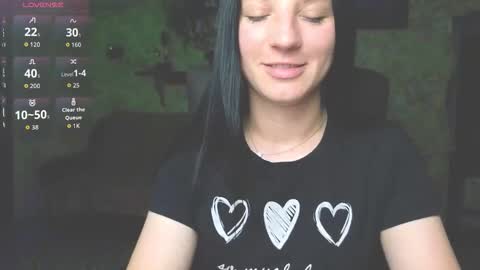 Snapshot of sweetshy99 chatting on 05-19-26, 06:36 Sweet Shy online show from 05-19-26, 06:36