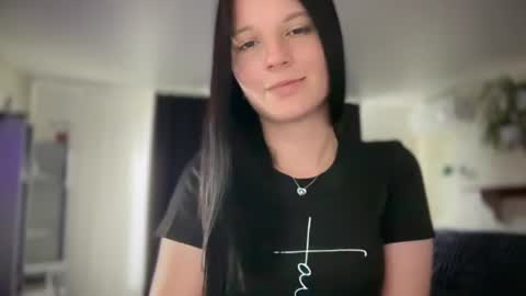 Snapshot of sweetshy99 chatting on 06-17-26, 02:40 Sweet Shy online show from 06-17-26, 02:40