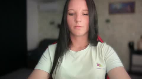 Snapshot of sweetshy99 chatting on 07-14-26, 06:46 Sweet Shy online show from 07-14-26, 06:46
