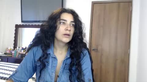 Snapshot of sweetsmile28 chatting on 07-05-26, 11:17 Dianis online show from 07-05-26, 11:17