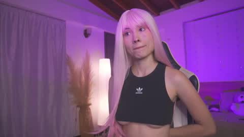 Cat independent model  online show from 03-11-25, 06:32