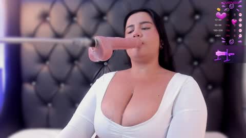 Snapshot of sweett_katty_ chatting on 01-12-25, 12:23 1430 - 22-00 online show from 01-12-25, 12:23