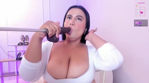 Snapshot of sweett_katty_ chatting on 10-24-25, 03:47 1430 - 22-00 online show from 10-24-25, 03:47