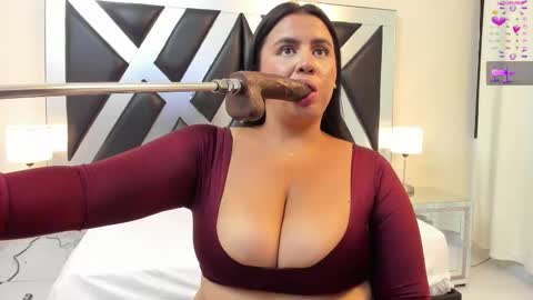 Snapshot of sweett_katty_ chatting on 11-12-25, 04:57 1430 - 22-00 online show from 11-12-25, 04:57