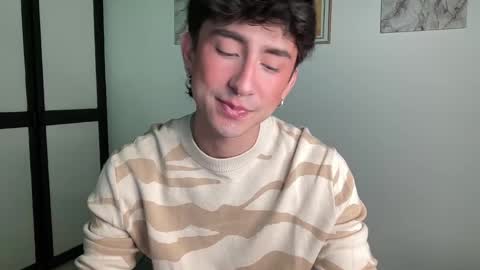 Snapshot of sweettaaron chatting on 05-03-26, 01:11 Andy online show from 05-03-26, 01:11