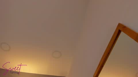 Snapshot of sweettammy_ chatting on 06-25-26, 12:53 Tammy online show from 06-25-26, 12:53