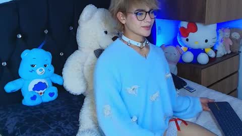 Snapshot of sweettfoxx chatting on 11-25-25, 06:13 Neffer online show from 11-25-25, 06:13