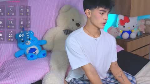 Snapshot of sweettfoxx chatting on 12-15-25, 08:07 Neffer online show from 12-15-25, 08:07