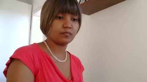 Snapshot of sweetwhisper4u chatting on 05-27-26, 05:26 katie online show from 05-27-26, 05:26