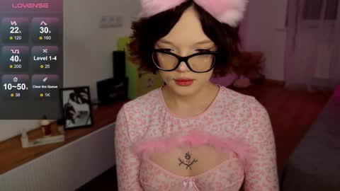 Snapshot of sweety_cheeky chatting on 11-28-25, 09:28 Ineta online show from 11-28-25, 09:28
