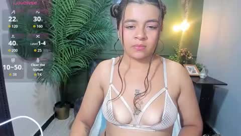 Snapshot of sweety_smilee chatting on 11-13-25, 07:13 Emma online show from 11-13-25, 07:13