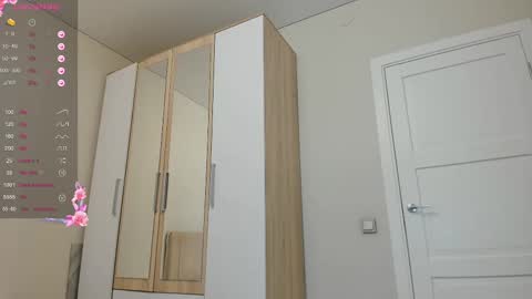 Vikky online show from 02-17-25, 12:43