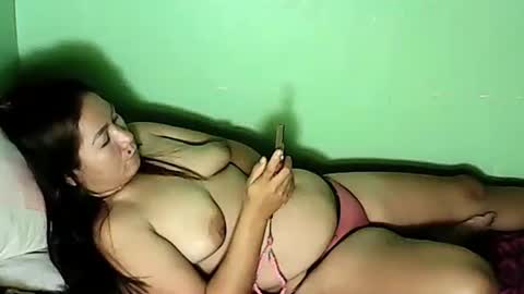 Snapshot of sweetyummygirl chatting on 02-12-25, 11:41 Sweetyummygirl online show from 02-12-25, 11:41