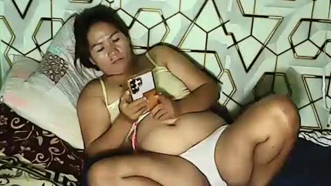 Snapshot of sweetyummygirl chatting on 02-19-25, 12:25 Sweetyummygirl online show from 02-19-25, 12:25