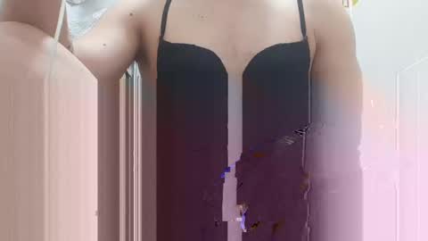 Snapshot of sweetywhity2 chatting on 12-03-24, 06:38 Silvia online show from 12-03-24, 06:38