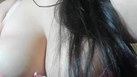 Snapshot of sweewoman_ chatting on 01-15-26, 12:21 Miranda online show from 01-15-26, 12:21