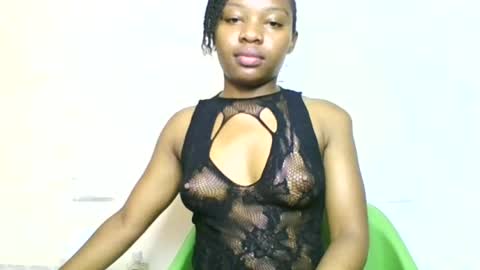 Snapshot of swit_candy chatting on 06-13-26, 04:43 Candy online show from 06-13-26, 04:43