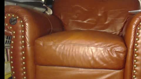 Snapshot of swolebbc chatting on 12-11-24, 02:33 The DickGod online show from 12-11-24, 02:33