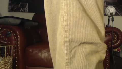 Snapshot of swolebbc chatting on 01-16-25, 06:25 The DickGod online show from 01-16-25, 06:25