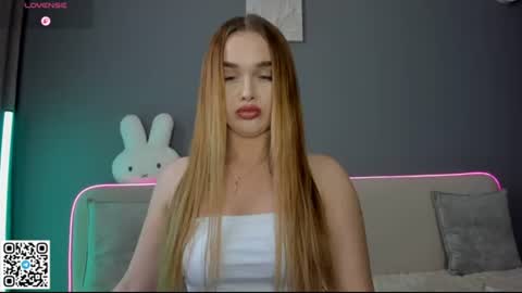 Ana online show from 06-19-26, 01:54