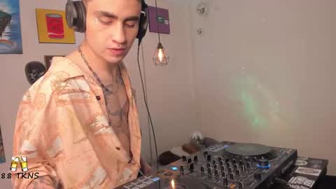 Snapshot of syd_onnfire chatting on 02-10-25, 07:07 Syd online show from 02-10-25, 07:07