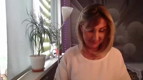Sylvia online show from 04-22-26, 08:28