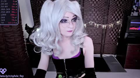 Snapshot of sylvie_fey chatting on 01-12-25, 12:49 Sylvie online show from 01-12-25, 12:49
