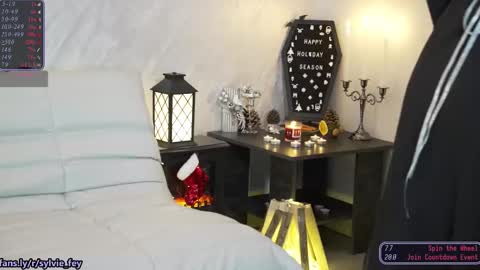 Snapshot of sylvie_fey chatting on 12-22-25, 02:41 Sylvie online show from 12-22-25, 02:41