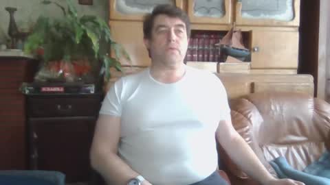 Snapshot of sympa_trique chatting on 12-12-24, 11:40 sympa_trique online show from 12-12-24, 11:40
