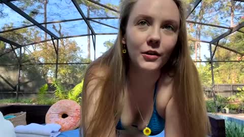 Snapshot of syndica chatting on 11-20-25, 07:46 Jennah online show from 11-20-25, 07:46