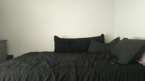 Synn Knight online show from 10-16-25, 10:33