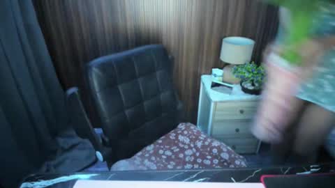 Snapshot of szaplayz chatting on 03-04-25, 10:57 Jenny online show from 03-04-25, 10:57