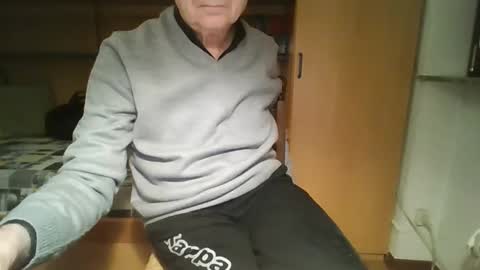 Snapshot of t5519t chatting on 10-26-25, 06:47 t5519t online show from 10-26-25, 06:47