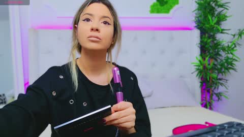 Snapshot of taahiraarabian chatting on 12-16-24, 01:43 Arianna online show from 12-16-24, 01:43