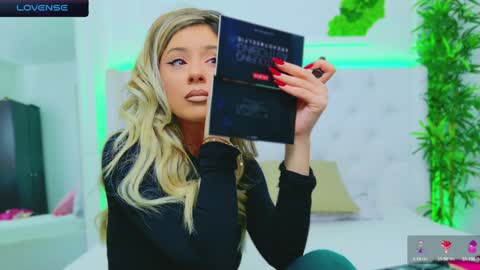 Snapshot of taahiraarabian chatting on 12-23-24, 01:35 Arianna online show from 12-23-24, 01:35