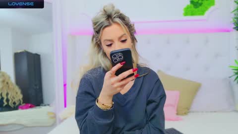 Snapshot of taahiraarabian chatting on 01-04-25, 01:10 Arianna online show from 01-04-25, 01:10